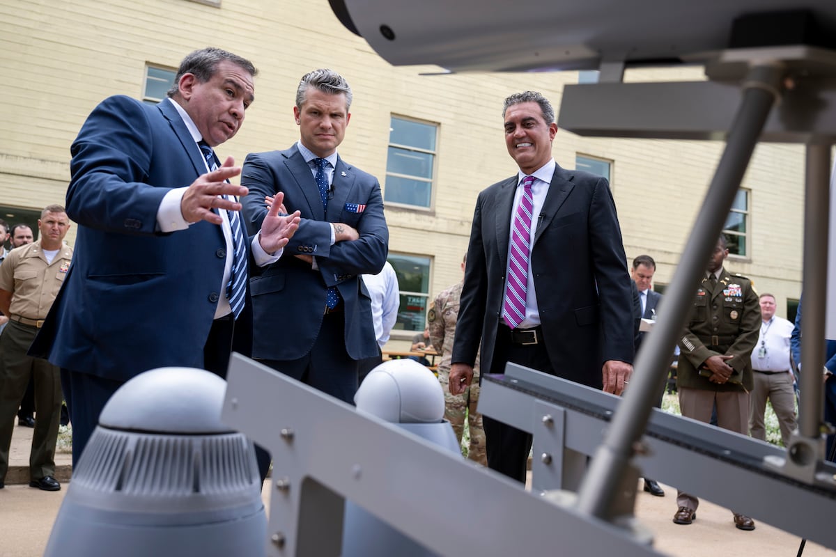 Pentagon officials tout rapid experimentation at courtyard showcase