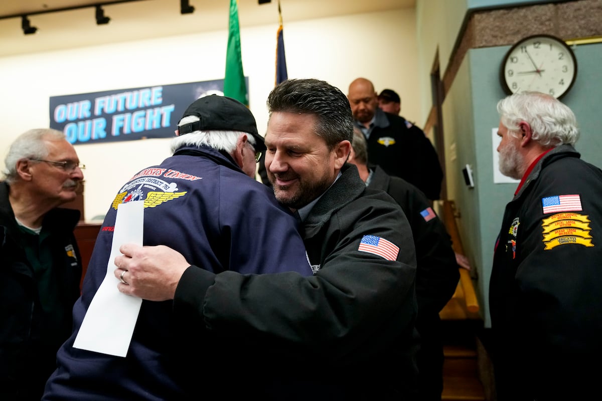 NextImg:Boeing factory strike ends as machinists vote to accept contract