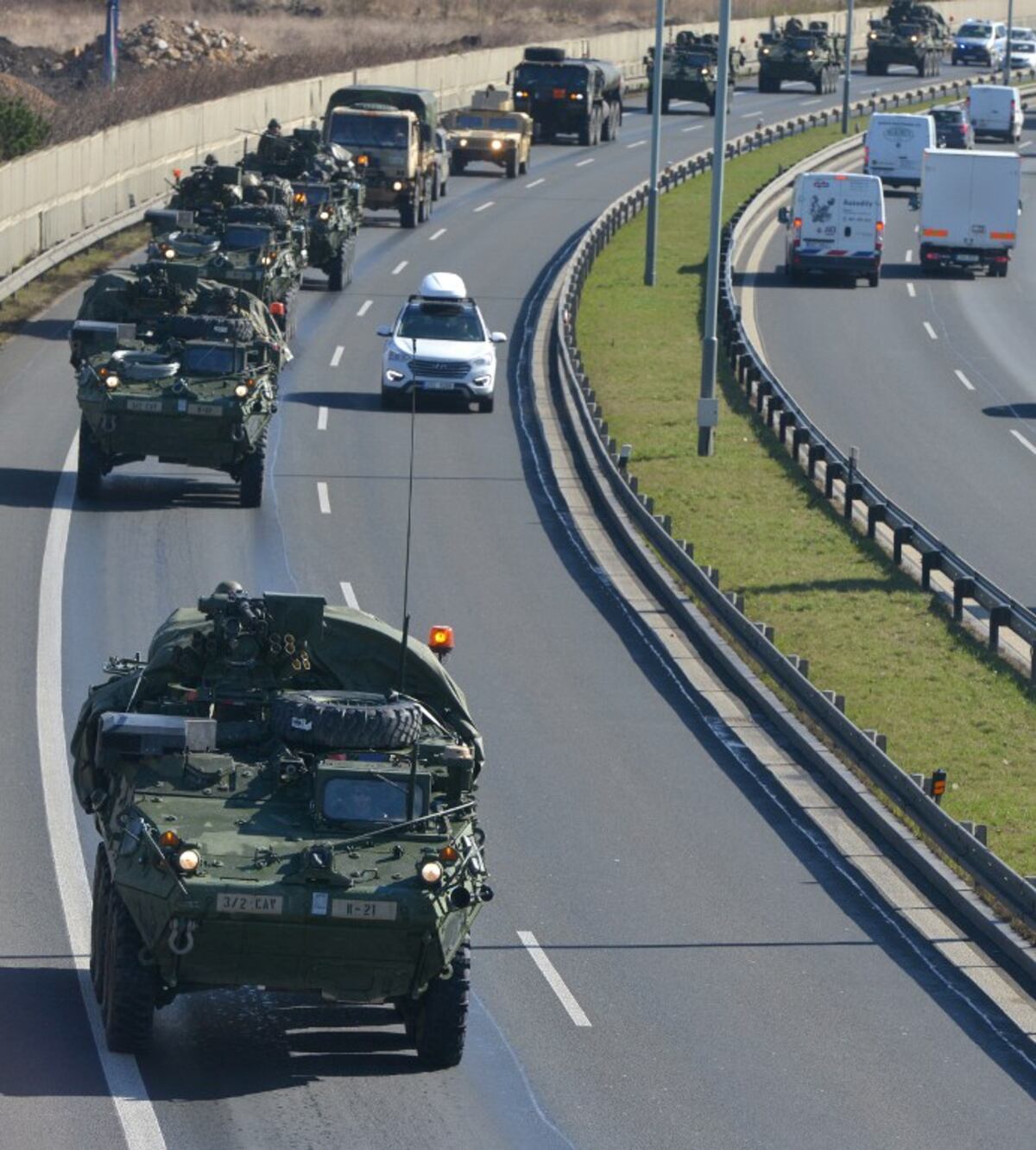 Report: US 'Poised' To Roll Heavy Weapons Into E. Europe