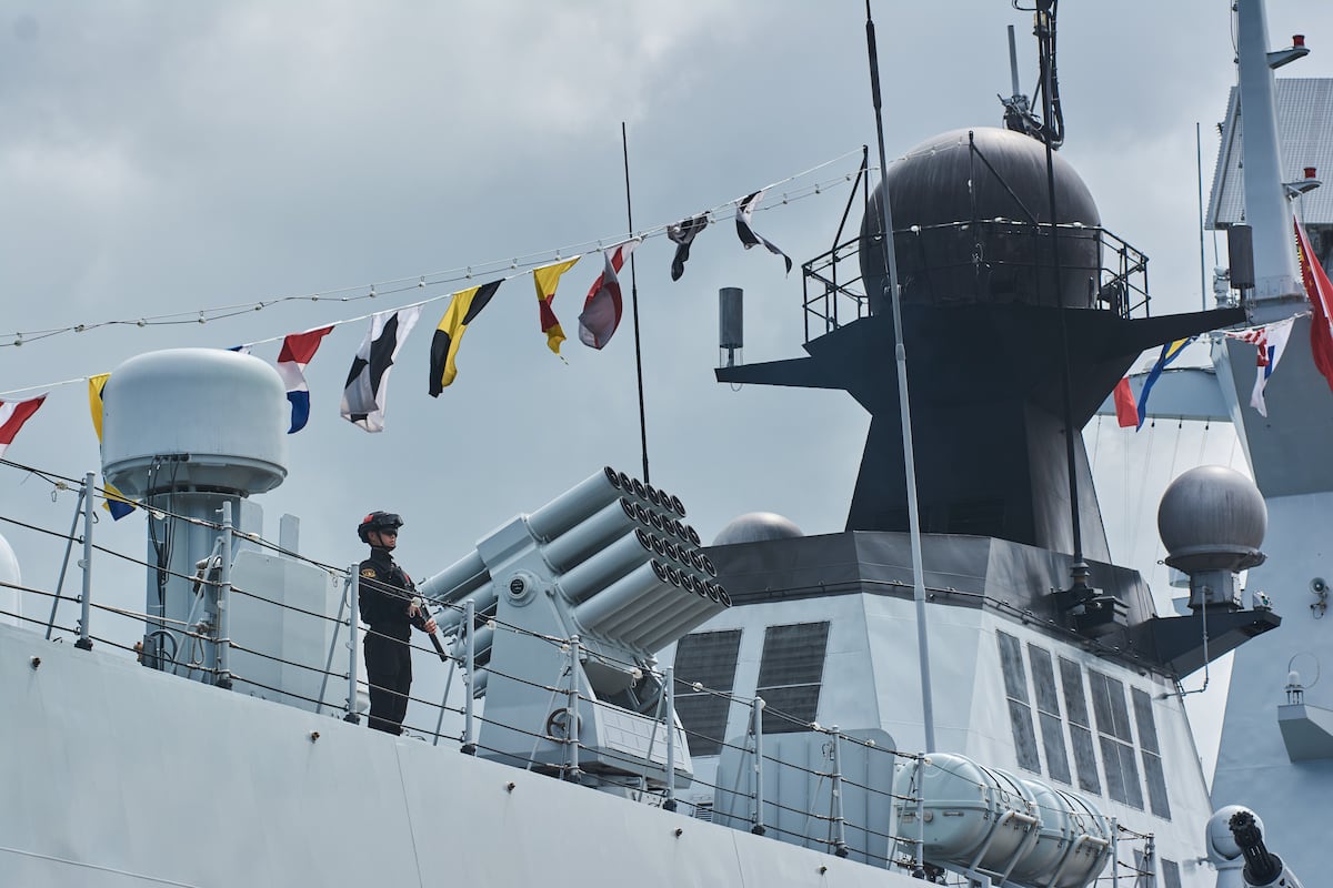 Os EUA não conseguiram reparar navios danificados em batalha na guerra com a China, segundo estudo