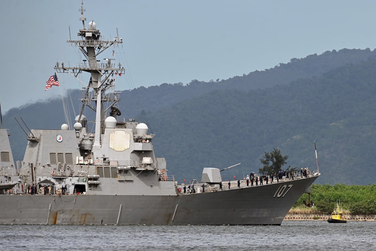 US warship docks in Trinidad and Tobago, putting pressure on Venezuela US warship docks in Trinidad and Tobago, putting pressure on Venezuela