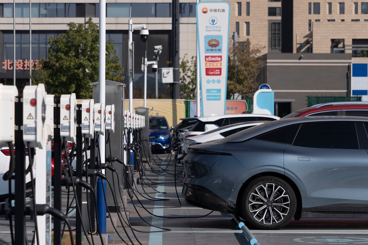 Electric Cars Need Recharge as Range Limits, Cost Leave Some Skeptical