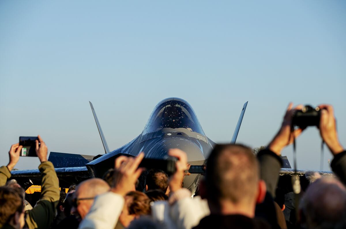F-35 partners fully committed to program, Dutch defense minister says