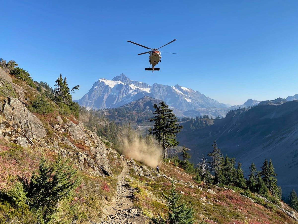 Navy search and rescue team helps save injured hiker in Washington