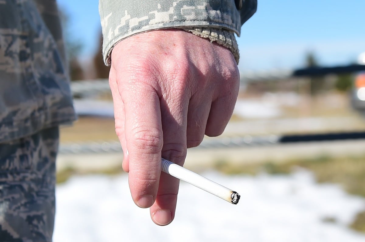 Troops younger than 21 could again buy, use tobacco products under 