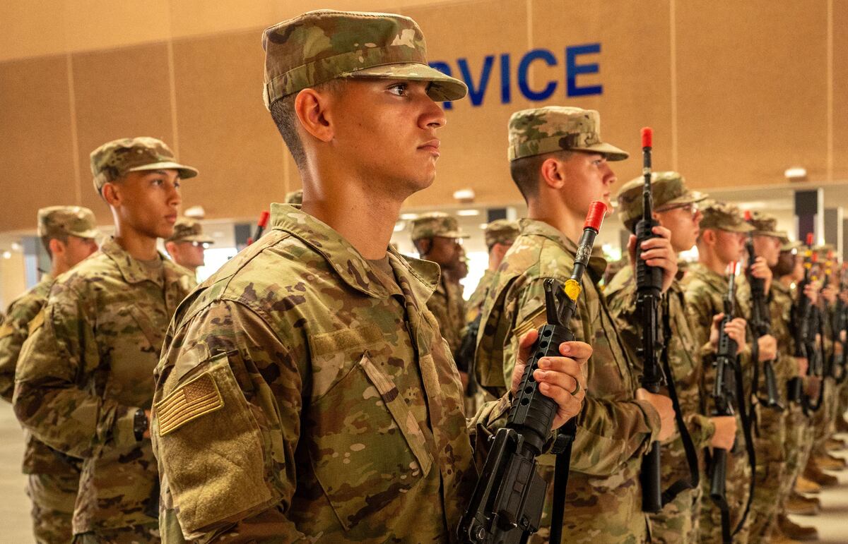NextImg:Recruits need real rifles at boot camp, top enlisted airman says