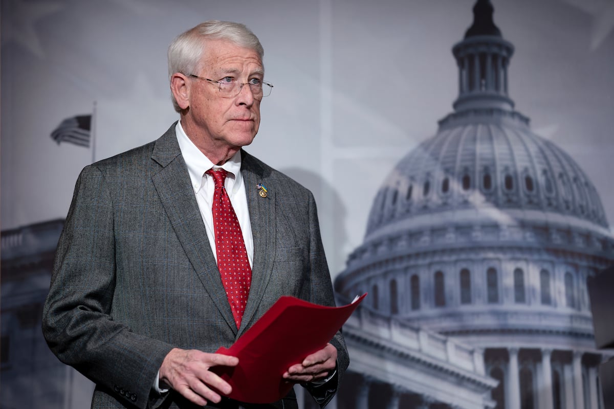 Navy’s preliminary budget undercuts shipbuilding, senator says