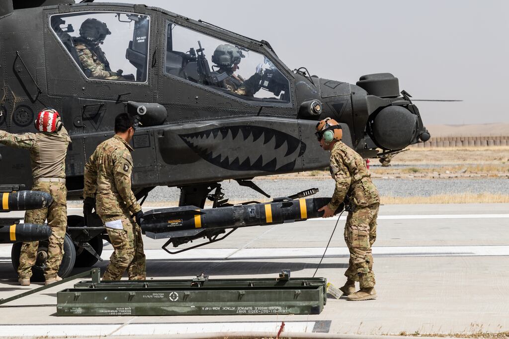 Soldier creates device that speeds up Apache missile system rearming - CMI2