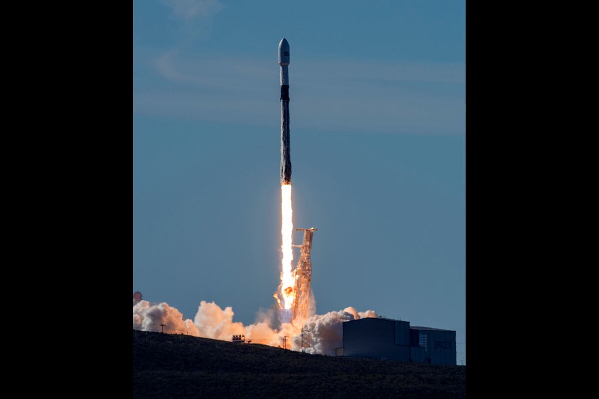 64 Rockets Reused rocket takes off carrying 64 satellites