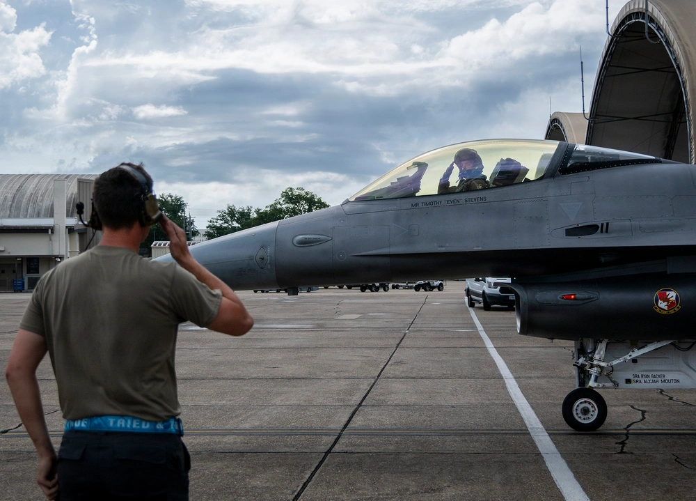 Air Force begins piloted flights, autonomy tests for modified F-16s Air Force begins piloted flights, autonomy tests for modified F-16s