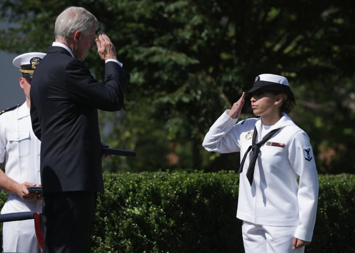 8 honored for heroism during Navy Yard shootings