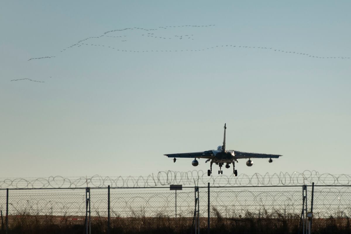 NATO chief backs Germany’s vow to keep war-ready US nukes
