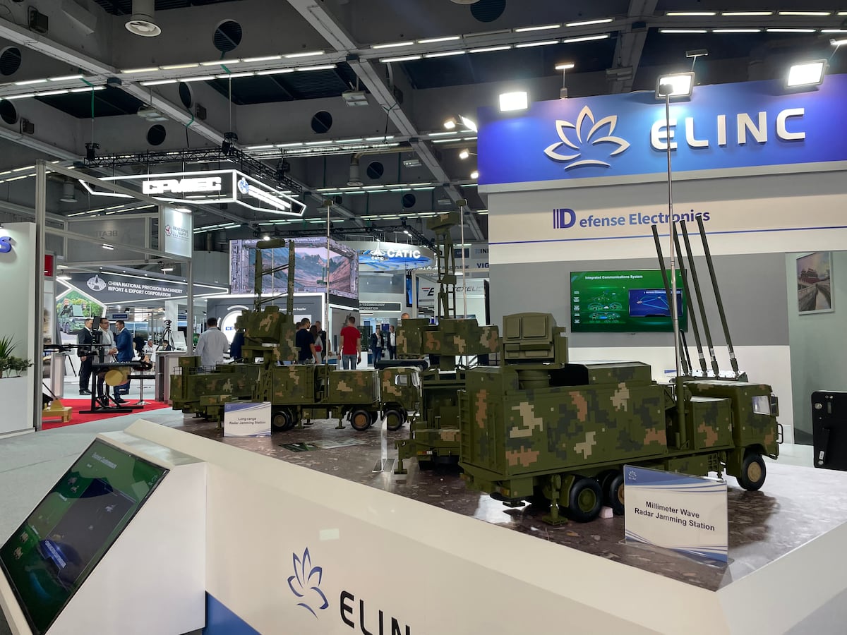 中国国防企业在塞尔维亚武器展上展示反无人机技术
