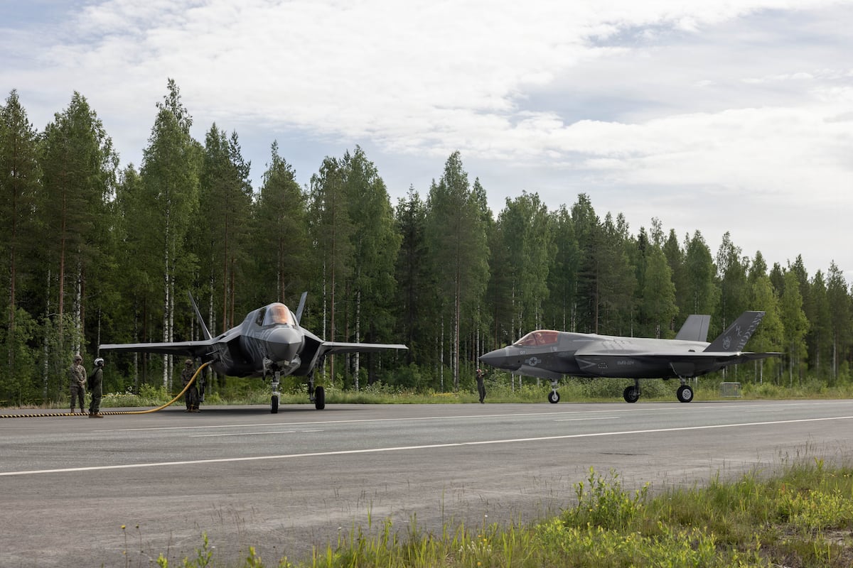 Highway patrol: US Marine F-35s conduct flight operations on Finnish roads Highway patrol: US Marine F-35s conduct flight operations on Finnish roads