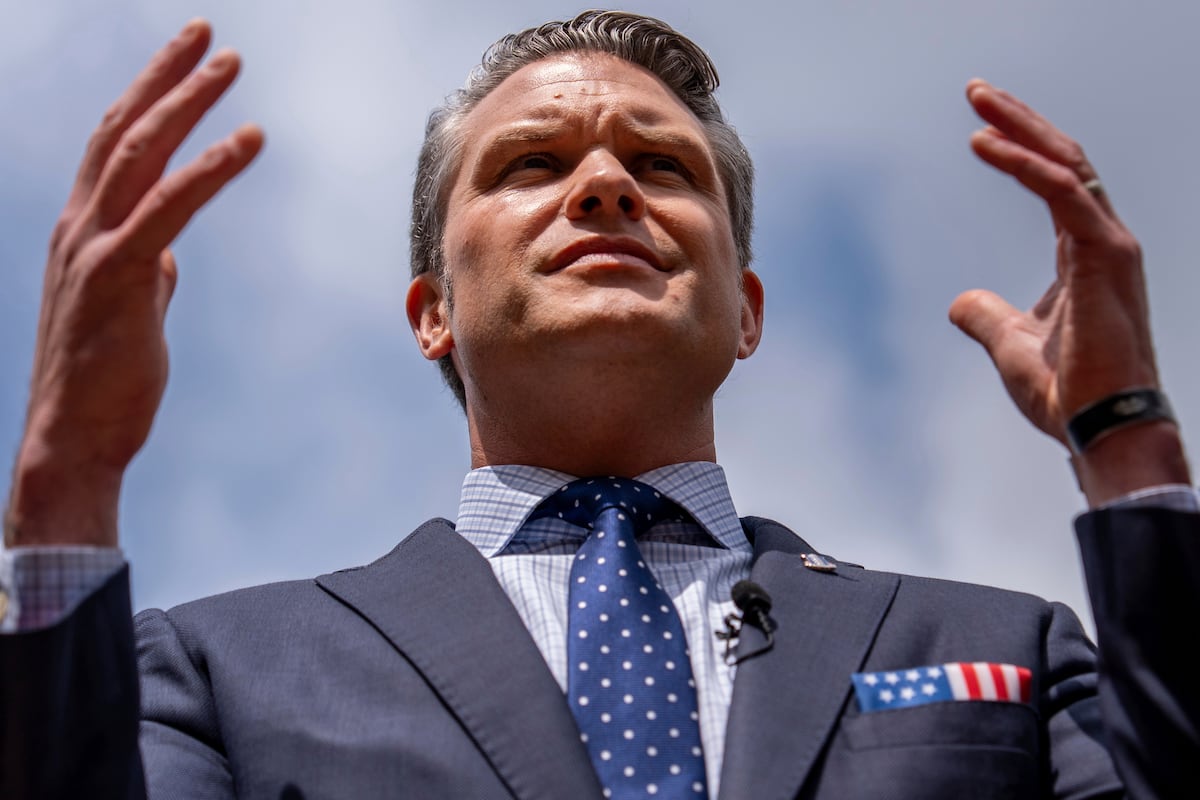 Hegseth abruptly summons hundreds of top military leaders to meeting Hegseth abruptly summons hundreds of top military leaders to meeting
