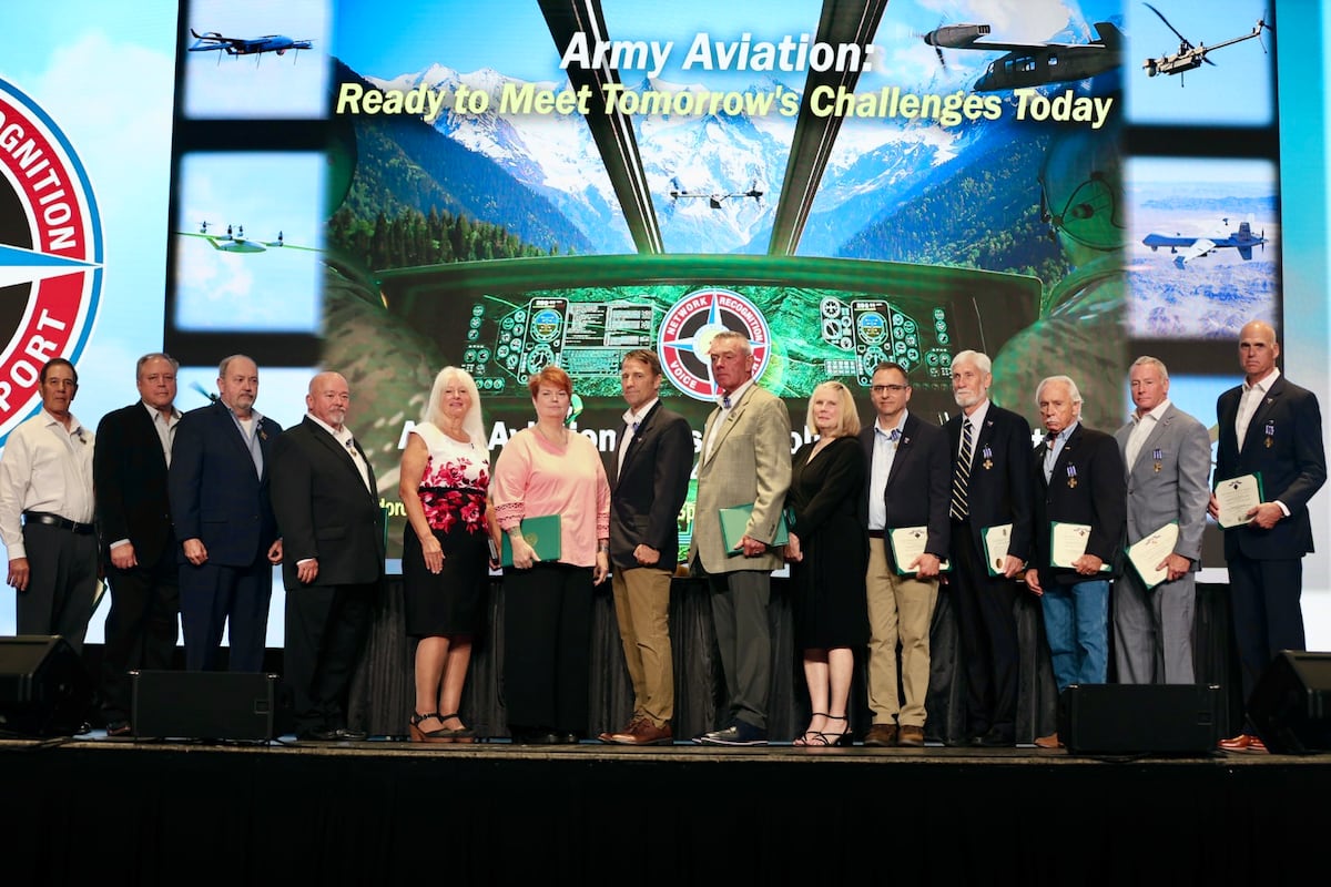 Desert Storm Apache crews awarded Distinguished Flying Crosses