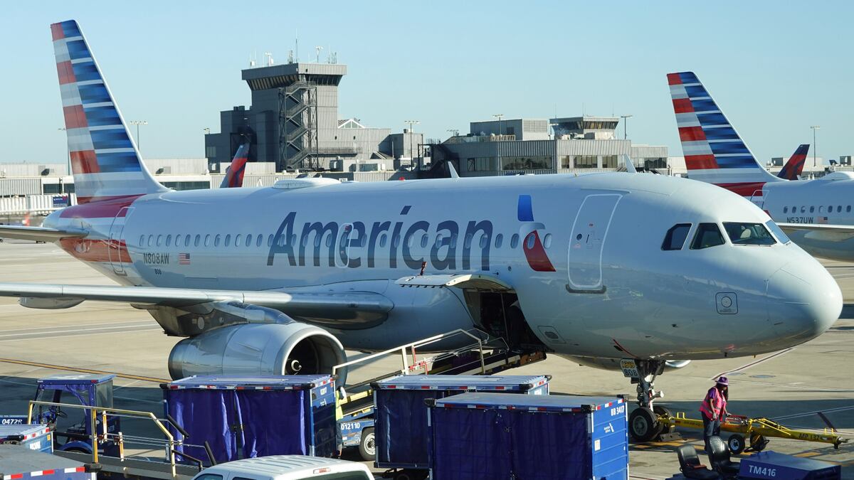 American Airlines Keeps Elite Bar Steady