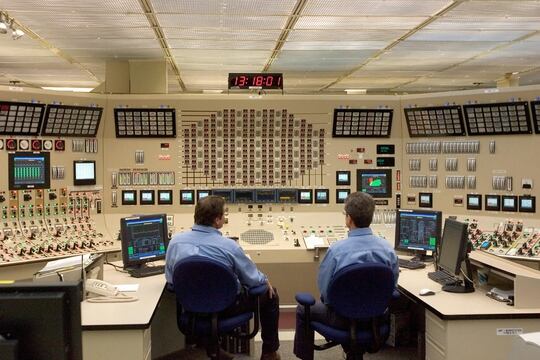 Employees work in the control room at Browns Ferry Nuclear Plant in Athens, Ala., on June 21, 2007. The plant was the largest in the world when it was first opened in 1974 by the Tennessee Valley Authority. (Saul Loeb/AFP via Getty Images)