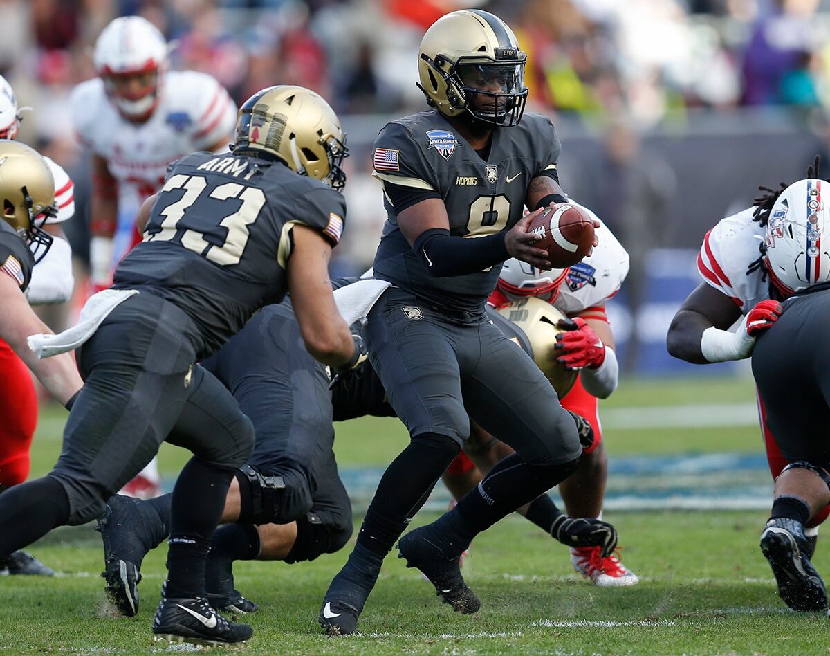 No 22 Army Routs Houston 70 14 In Armed Forces Bowl