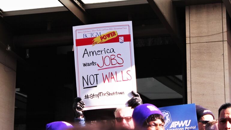 Federal employees rally for end to the government shutdown