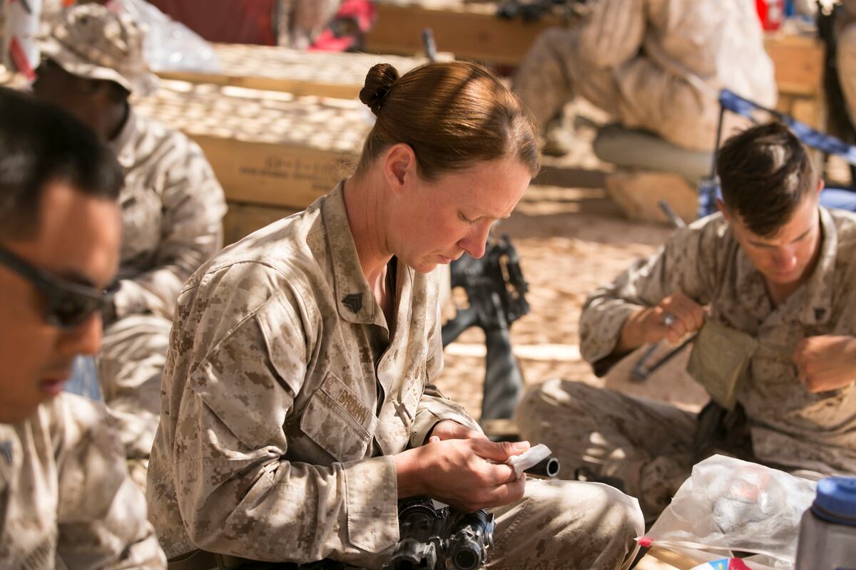Marines take coed living in stride during experiment