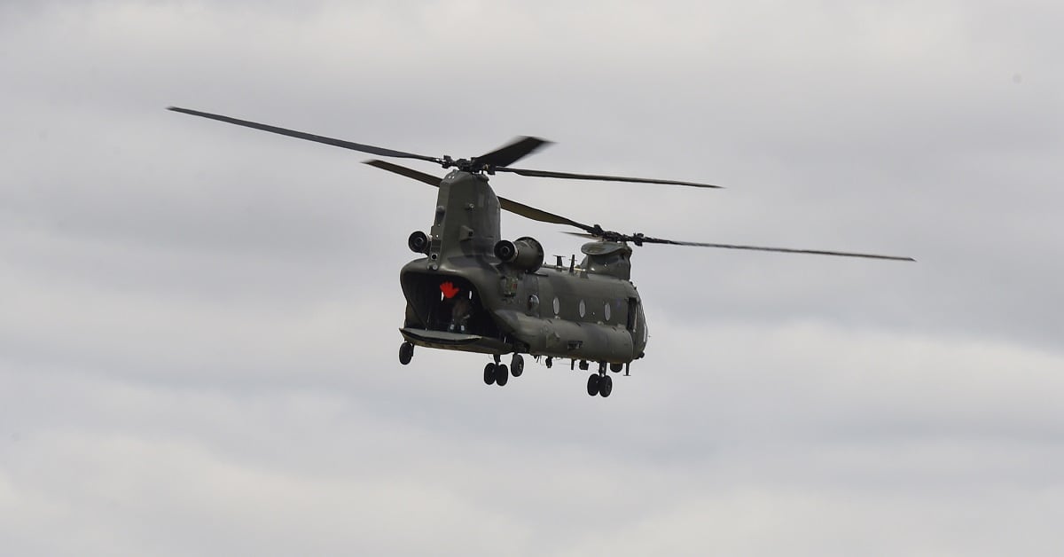 British Ch 47 Crews Train With Marines During Air Tactics