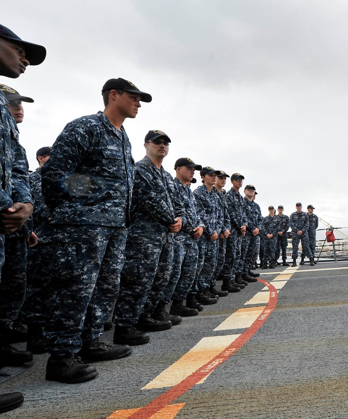 The Navy Is Ready To Dump The Military S Most Pointless Uniform