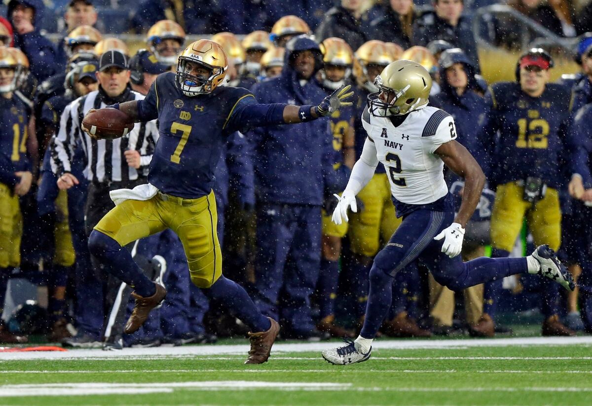Wimbush Rallies No 9 Notre Dame Past Navy 24 17