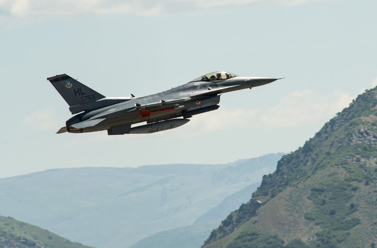 Air Force Selects Holloman For F 16 Pilot Training Mission