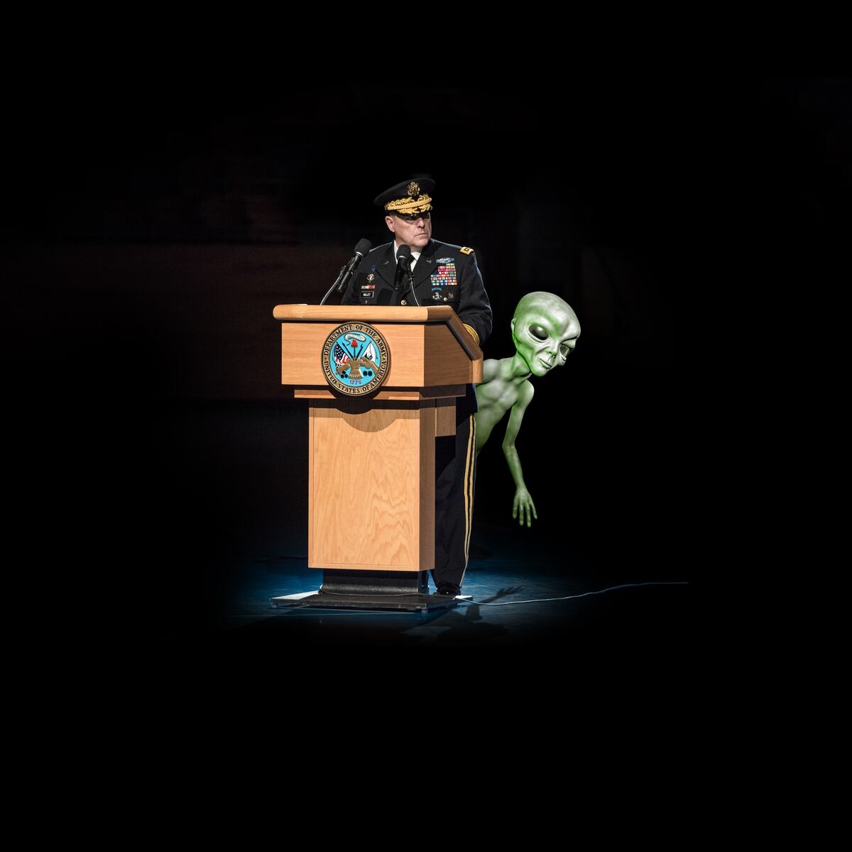 Army Chief Talks Little Green Men And Sets Off Ufo - 