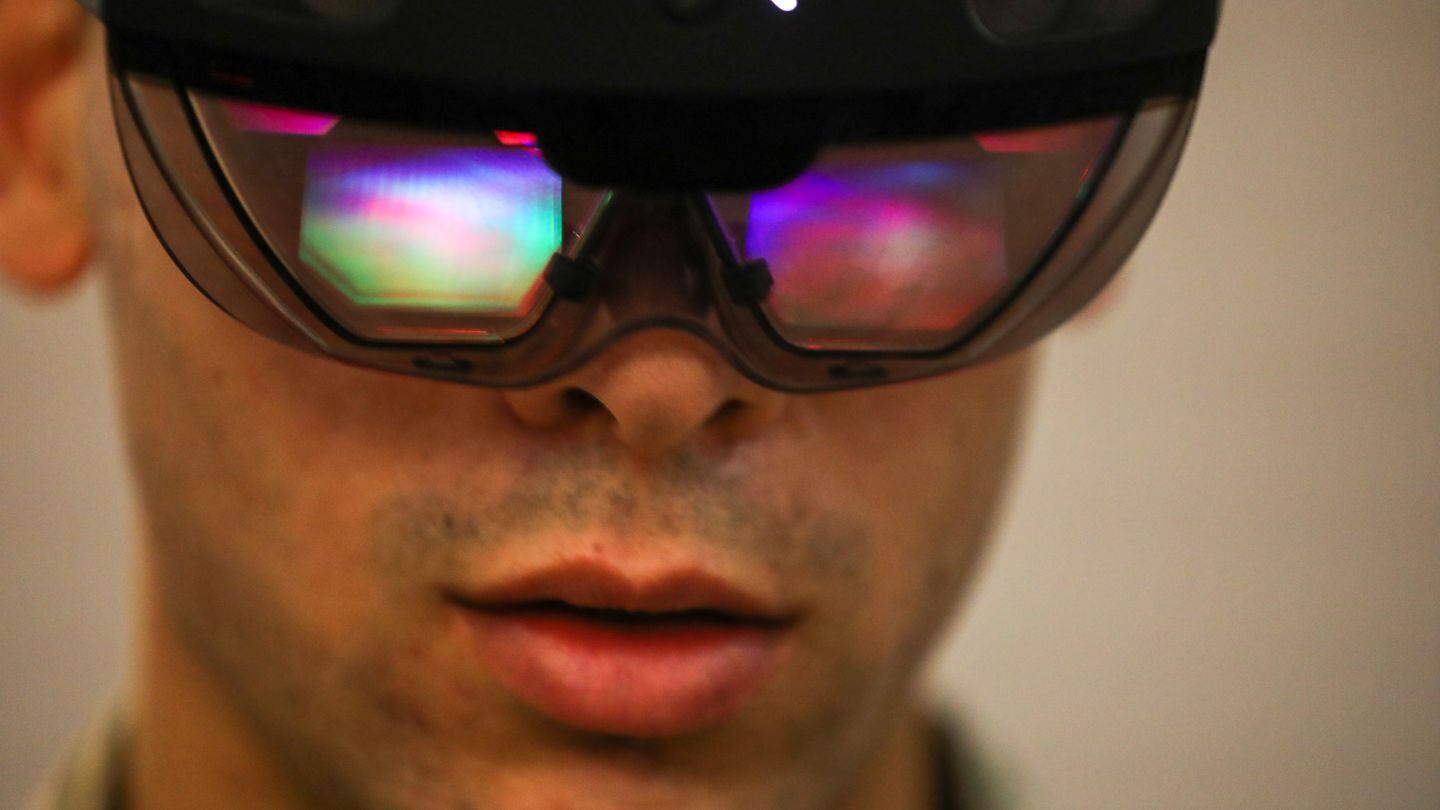 اخبار مترجمة :للحصول على البيانات التي تكون في متناول أيديهم، تسعى القوات الخاصة الأمريكية إلى استخدام Google Glass العسكري