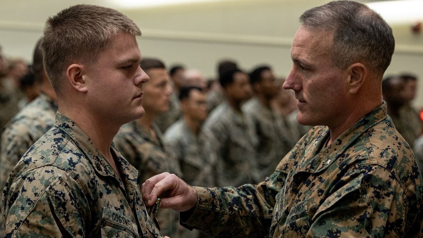 Marine corporal gets medal for saving drowning teen while on leave
